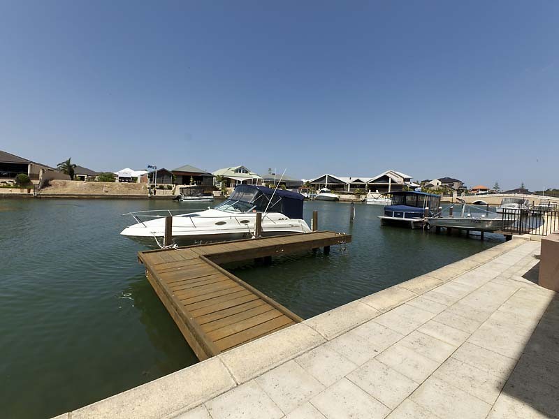 6 Condor Mews, Halls Head WA 6210