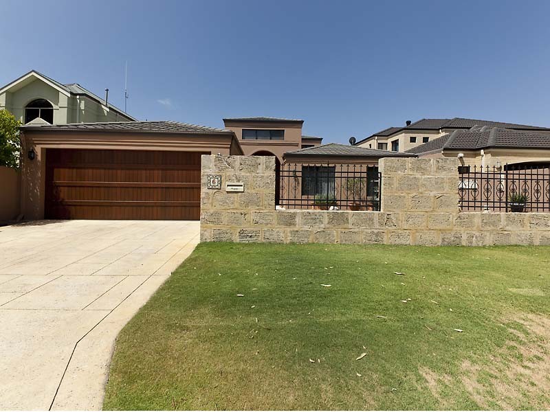 6 Condor Mews, Halls Head WA 6210