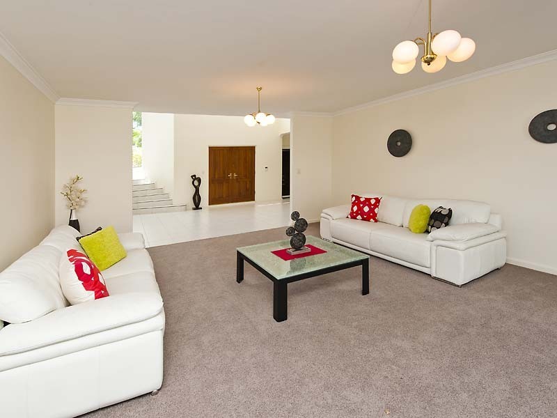 15 Fortescue Court, Dudley Park WA 6210