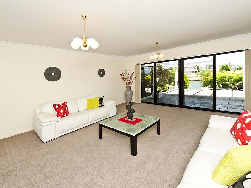 15 Fortescue Court, Dudley Park WA 6210