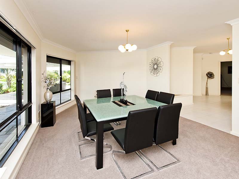 15 Fortescue Court, Dudley Park WA 6210