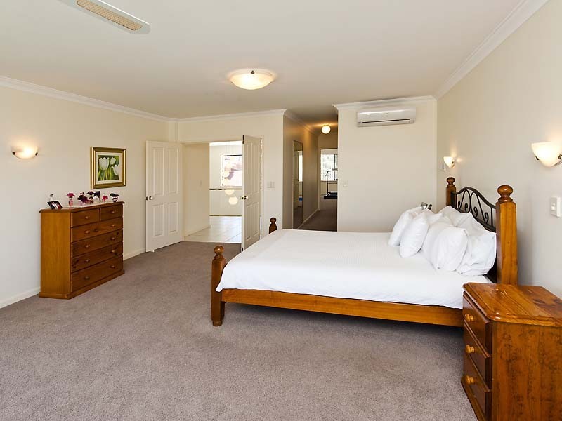 15 Fortescue Court, Dudley Park WA 6210