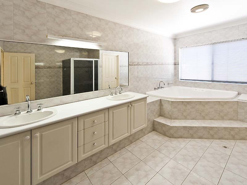 15 Fortescue Court, Dudley Park WA 6210