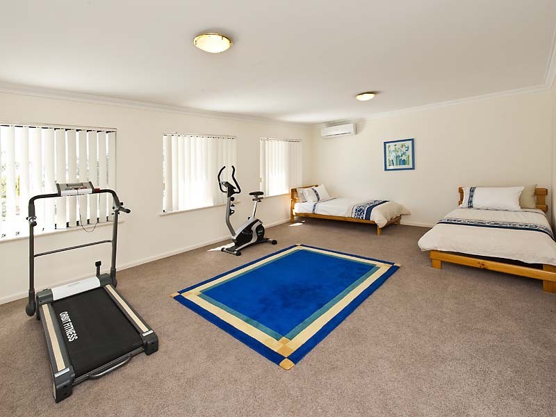 15 Fortescue Court, Dudley Park WA 6210