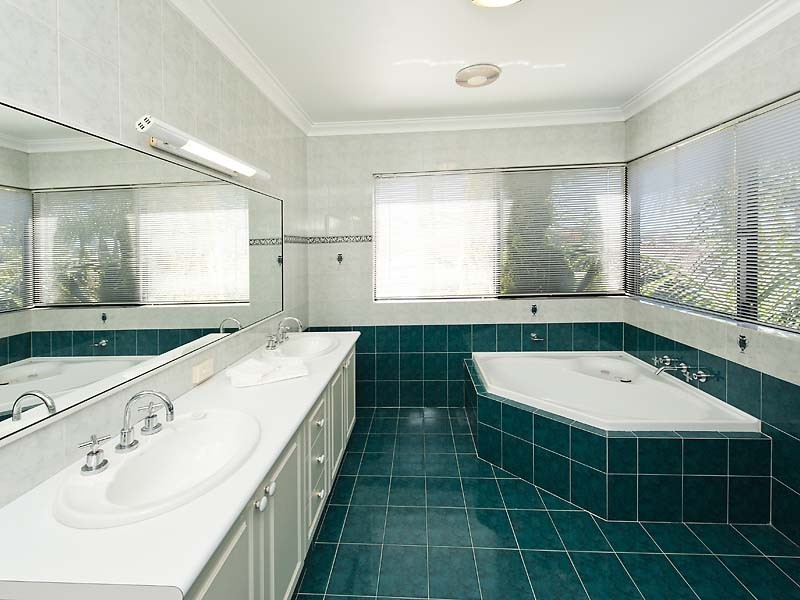 15 Fortescue Court, Dudley Park WA 6210