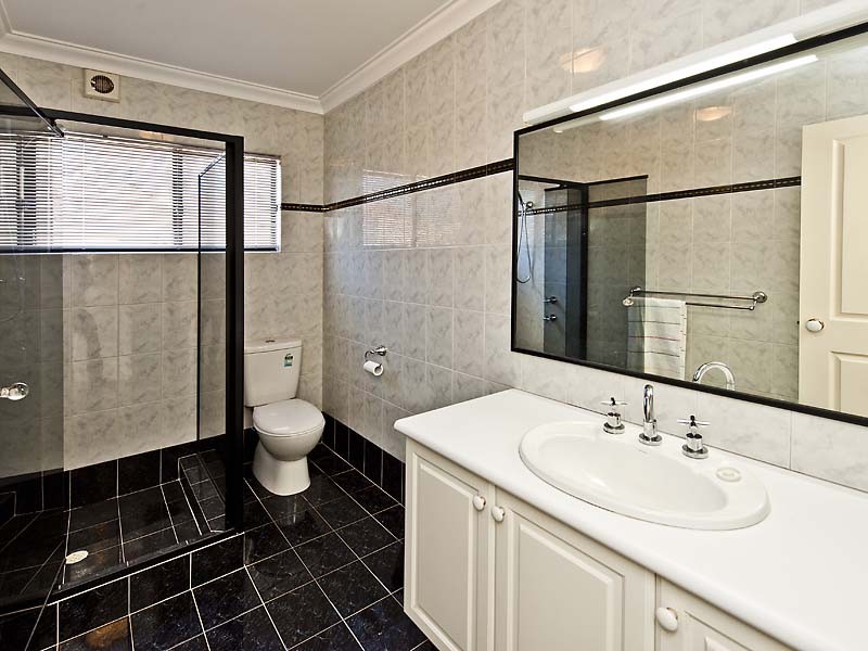 15 Fortescue Court, Dudley Park WA 6210