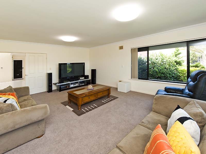 15 Fortescue Court, Dudley Park WA 6210