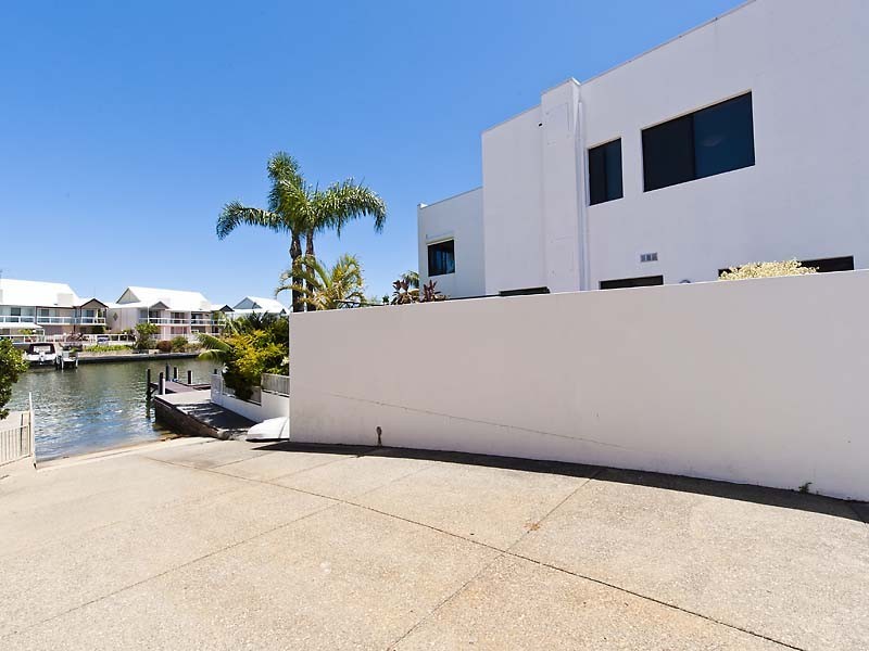 15 Fortescue Court, Dudley Park WA 6210