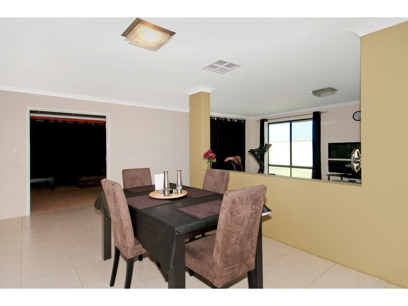 5 Arlette Pass, Lakelands WA 6180