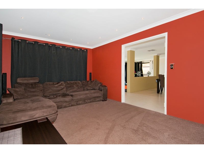 5 Arlette Pass, Lakelands WA 6180