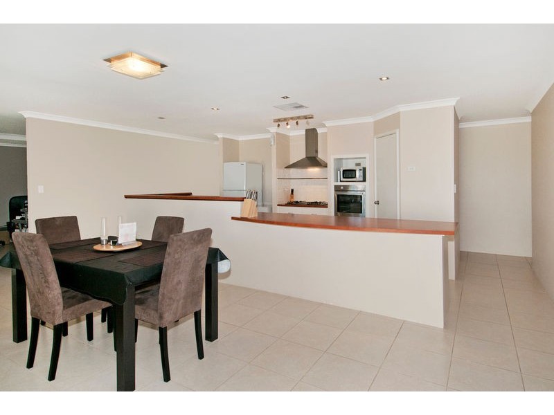 5 Arlette Pass, Lakelands WA 6180