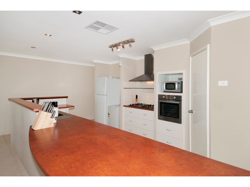 5 Arlette Pass, Lakelands WA 6180