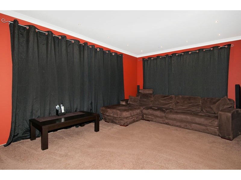 5 Arlette Pass, Lakelands WA 6180