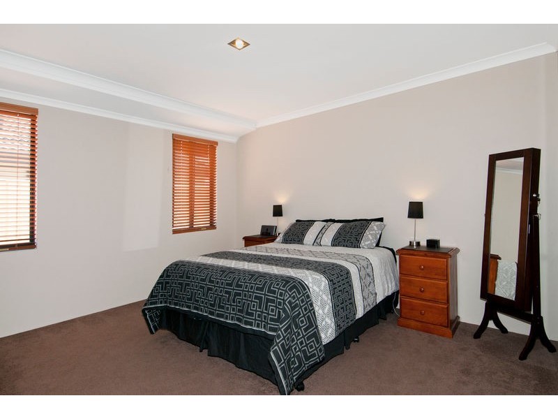 5 Arlette Pass, Lakelands WA 6180