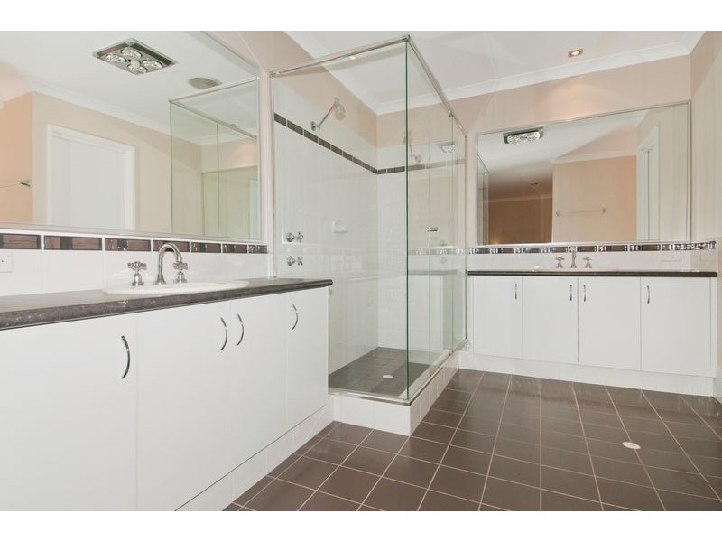 5 Arlette Pass, Lakelands WA 6180