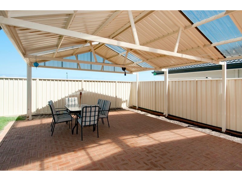 5 Arlette Pass, Lakelands WA 6180