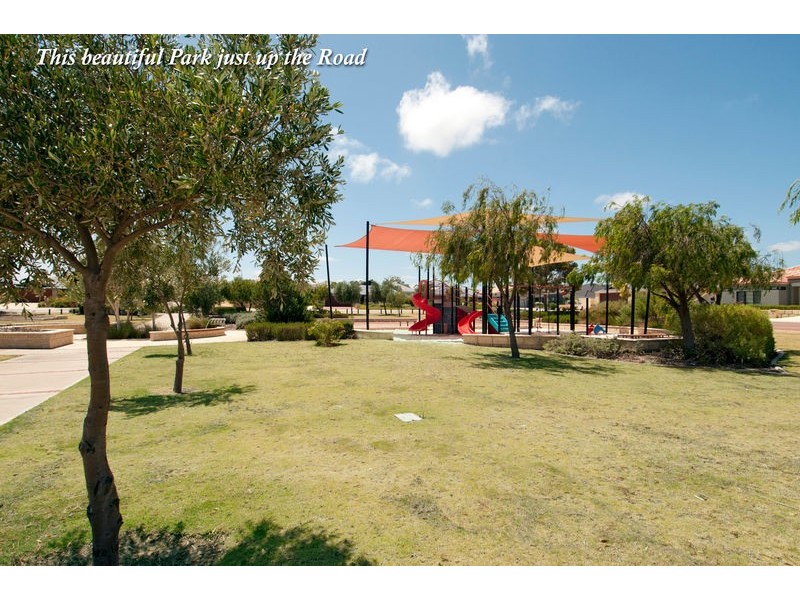 5 Arlette Pass, Lakelands WA 6180