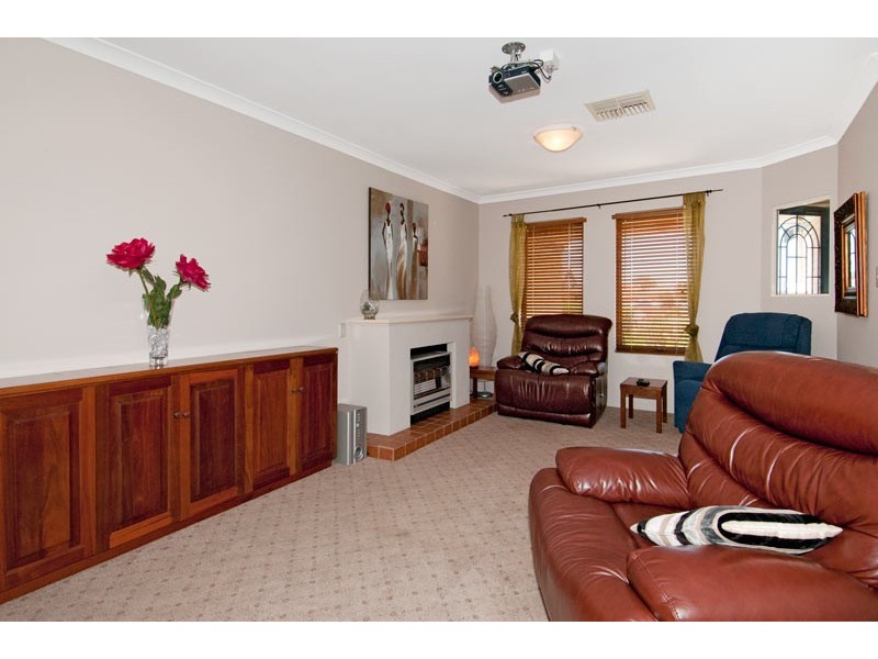 11 Heyerdahl Way, Dudley Park WA 6210