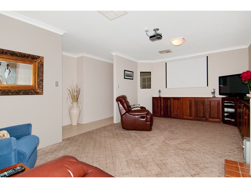 11 Heyerdahl Way, Dudley Park WA 6210