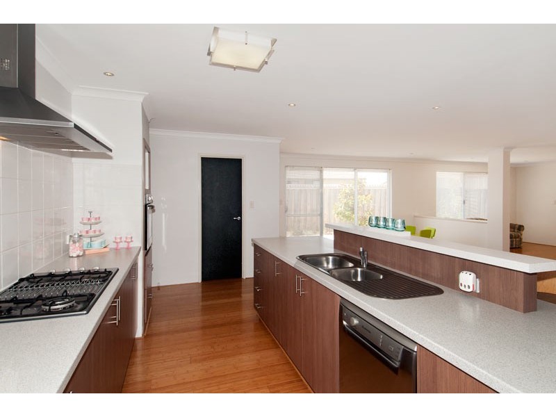 299 Peelwood Parade, Halls Head WA 6210