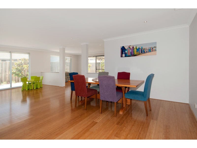 299 Peelwood Parade, Halls Head WA 6210