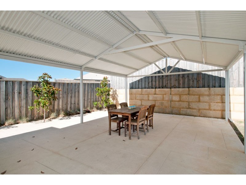 299 Peelwood Parade, Halls Head WA 6210