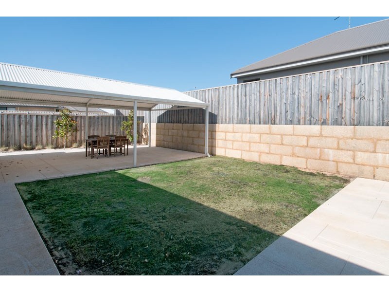 299 Peelwood Parade, Halls Head WA 6210