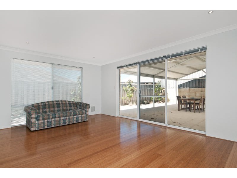 299 Peelwood Parade, Halls Head WA 6210