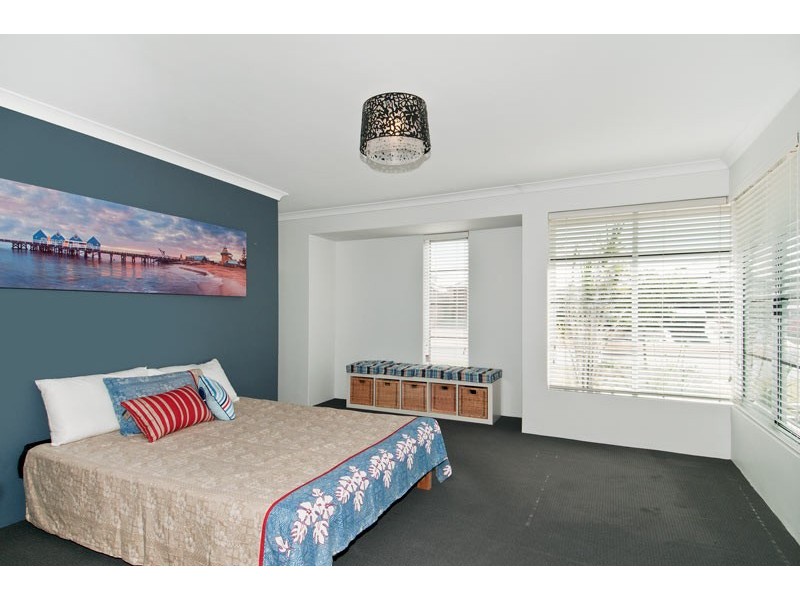 299 Peelwood Parade, Halls Head WA 6210