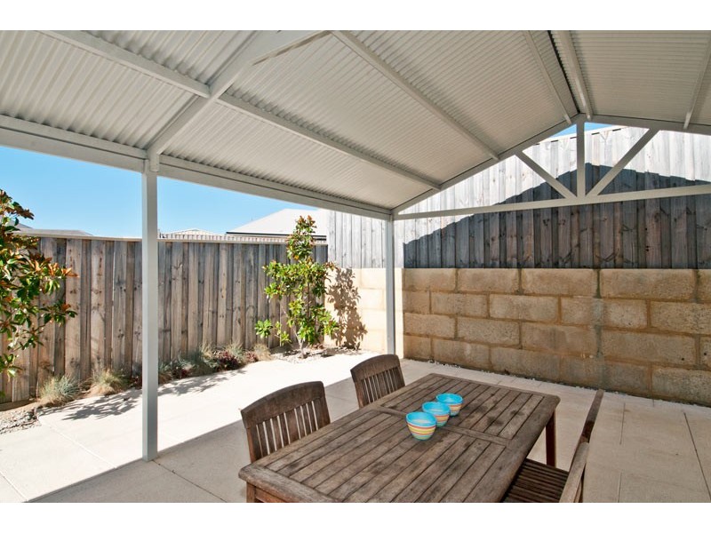 299 Peelwood Parade, Halls Head WA 6210