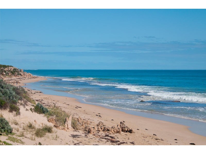 299 Peelwood Parade, Halls Head WA 6210