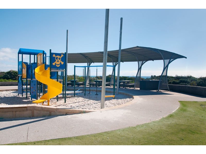 299 Peelwood Parade, Halls Head WA 6210