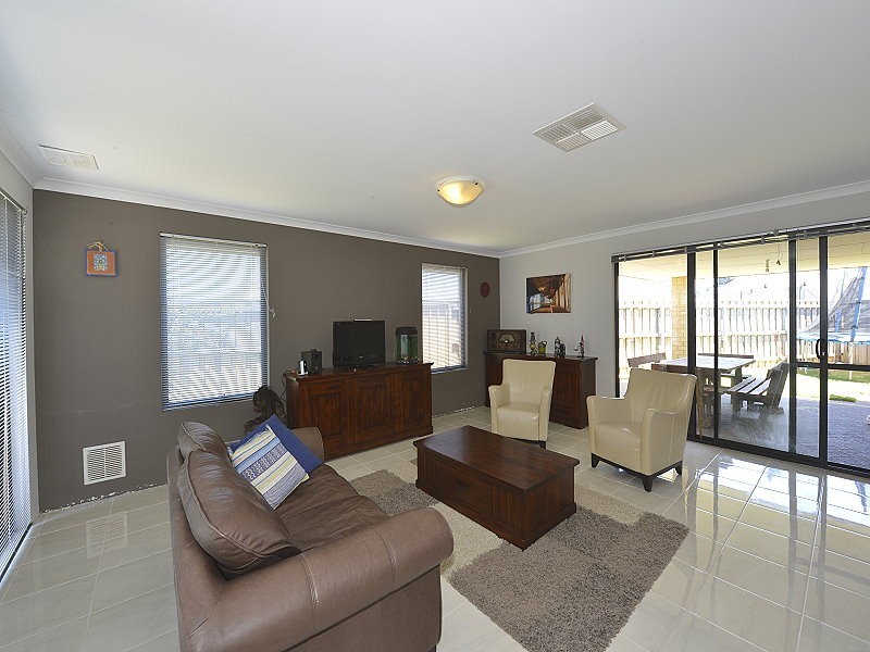 19 Tectona Way, Halls Head WA 6210