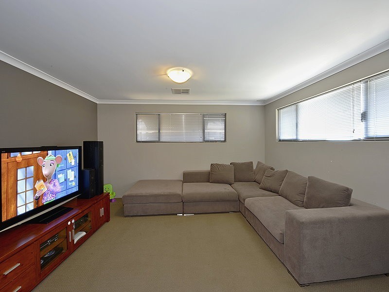 19 Tectona Way, Halls Head WA 6210