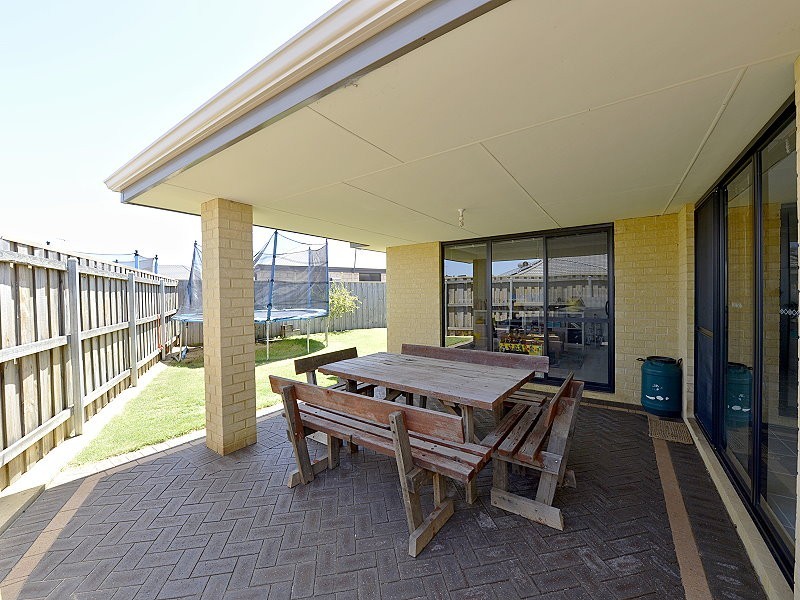 19 Tectona Way, Halls Head WA 6210