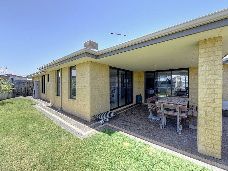 19 Tectona Way, Halls Head WA 6210