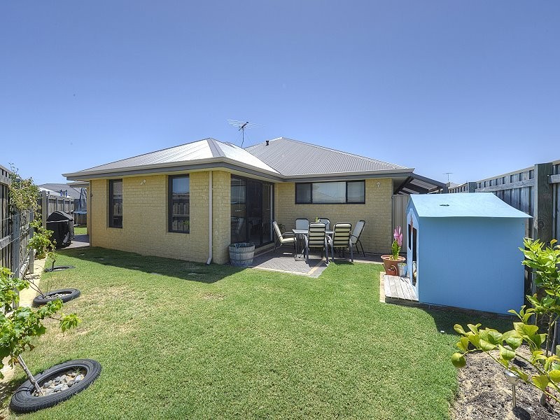 19 Tectona Way, Halls Head WA 6210