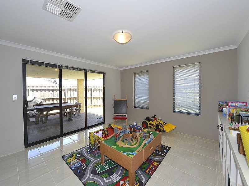 19 Tectona Way, Halls Head WA 6210