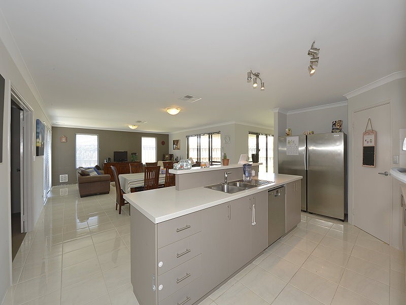 19 Tectona Way, Halls Head WA 6210