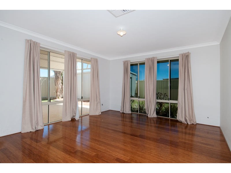 3 Teague Way, Lakelands WA 6180