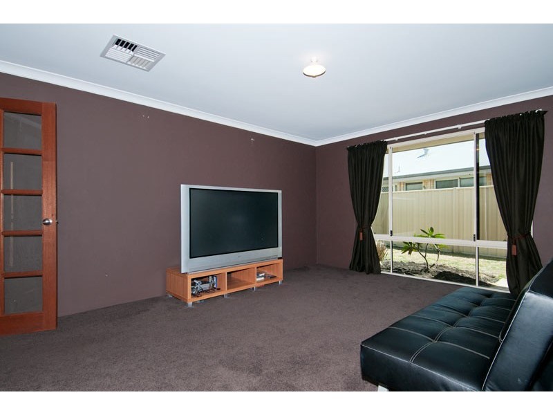 3 Teague Way, Lakelands WA 6180