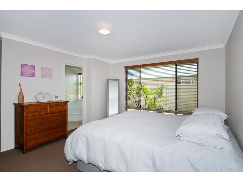 3 Teague Way, Lakelands WA 6180