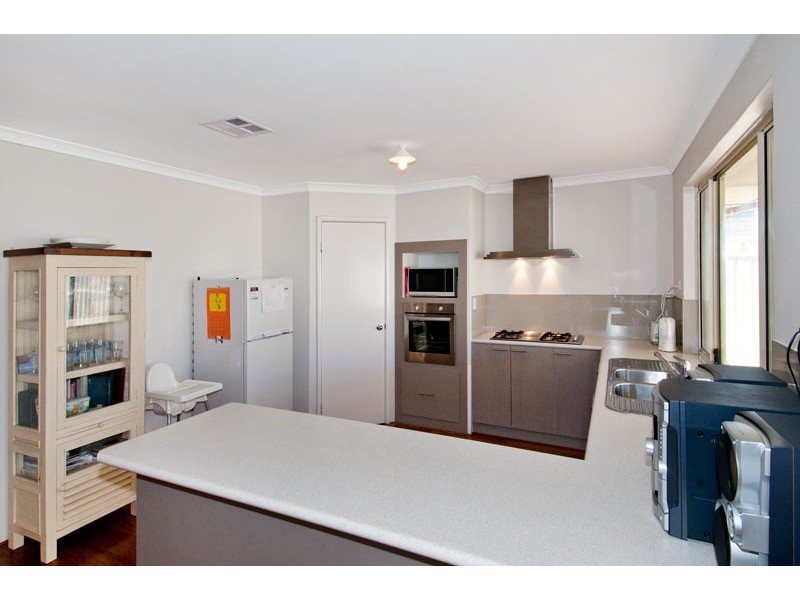 3 Teague Way, Lakelands WA 6180