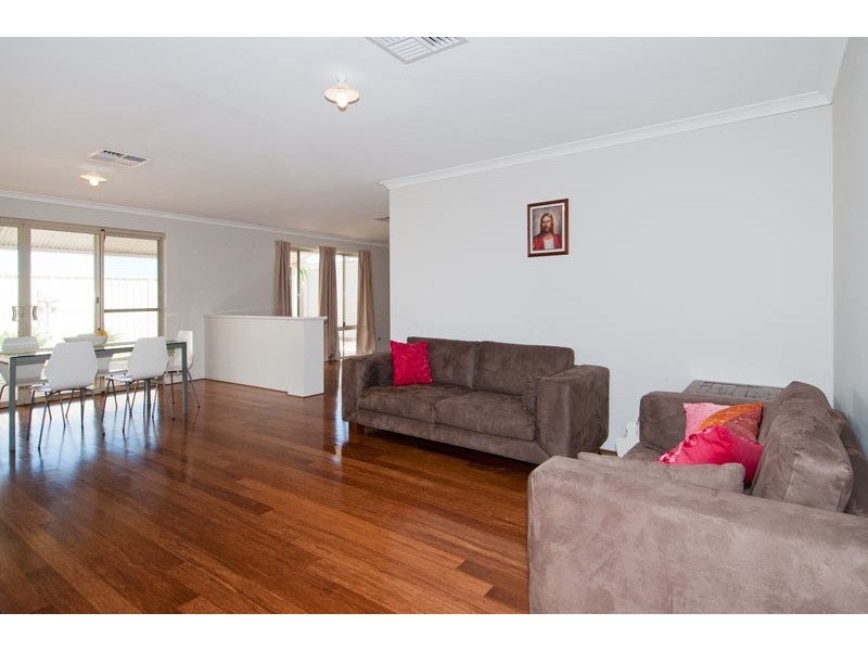 3 Teague Way, Lakelands WA 6180