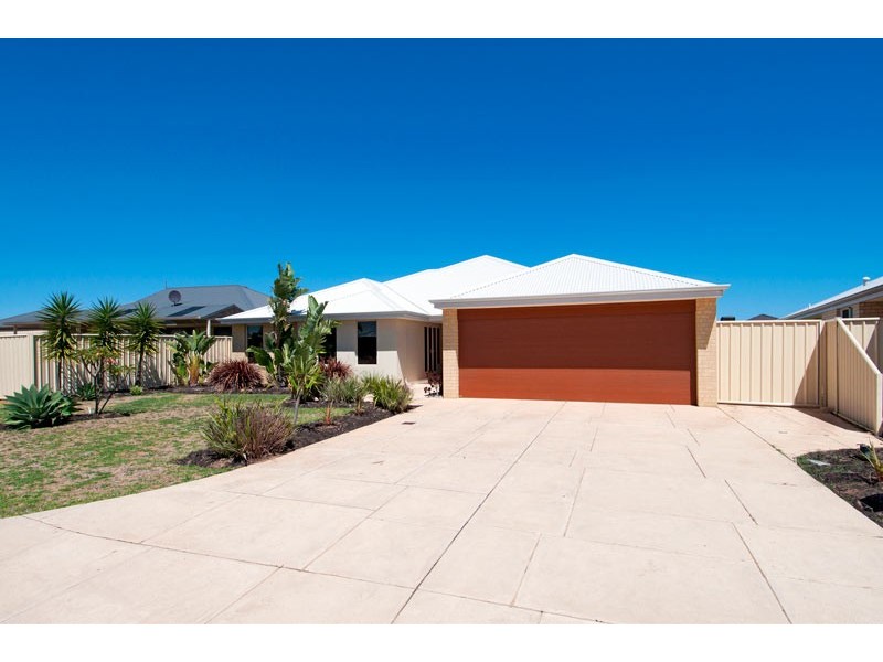 3 Teague Way, Lakelands WA 6180