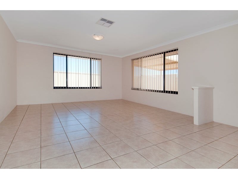 5 Loretta Parkway, Lakelands WA 6180