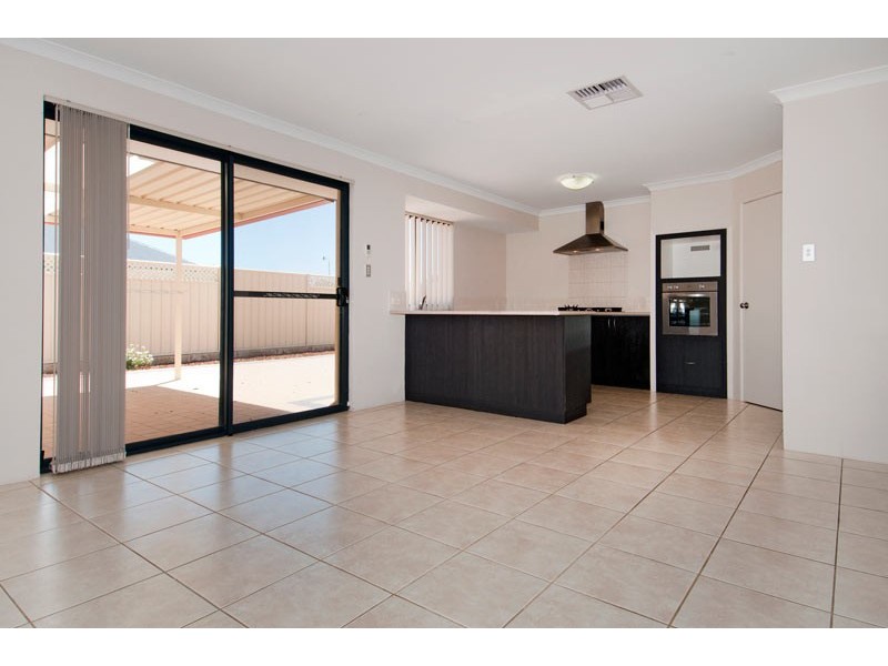 5 Loretta Parkway, Lakelands WA 6180