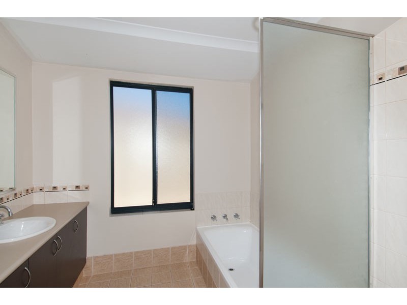 5 Loretta Parkway, Lakelands WA 6180