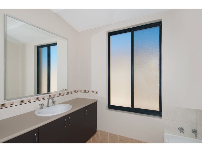 5 Loretta Parkway, Lakelands WA 6180