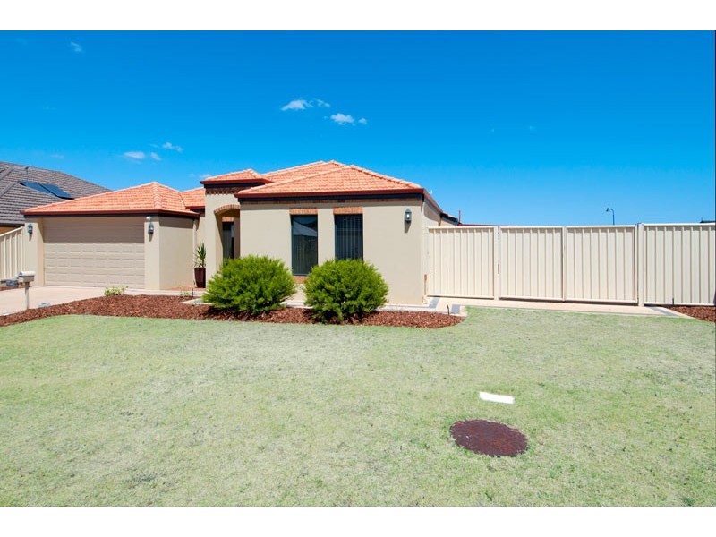 5 Loretta Parkway, Lakelands WA 6180